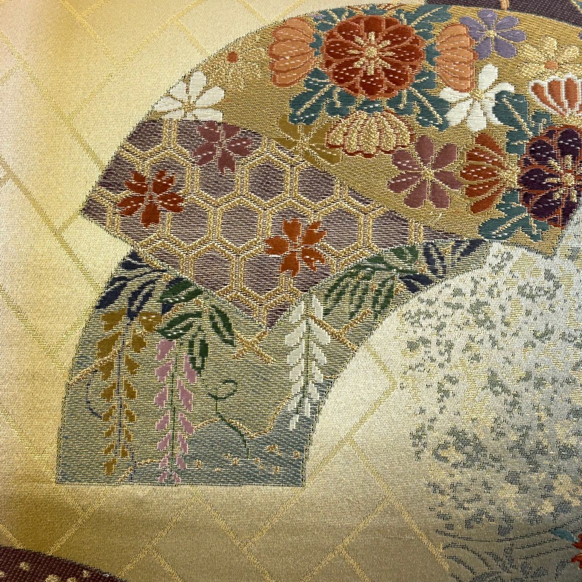 【美品】 袋帶 秀品級 扇子面 草花紋 金糸 金金箔 米色 六通 純蠶絲