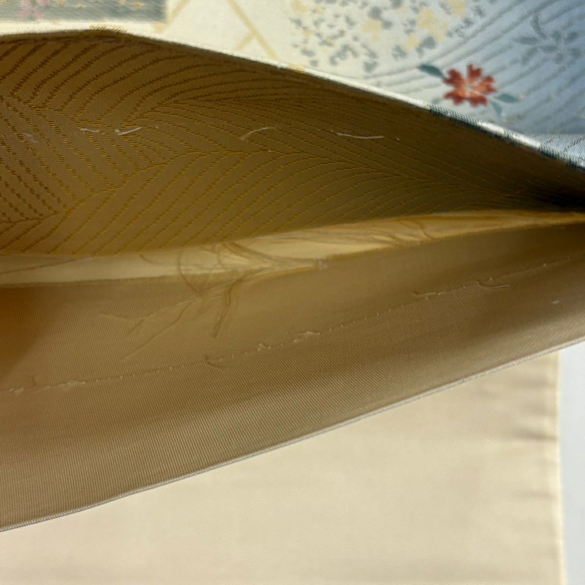 【美品】 袋帶 秀品級 扇子面 草花紋 金糸 金金箔 米色 六通 純蠶絲