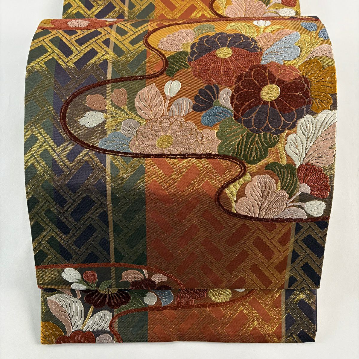 【美品】 袋帶 秀品級 ヱ霞 草花紋 唐織 金糸 紅茶 六通 純蠶絲