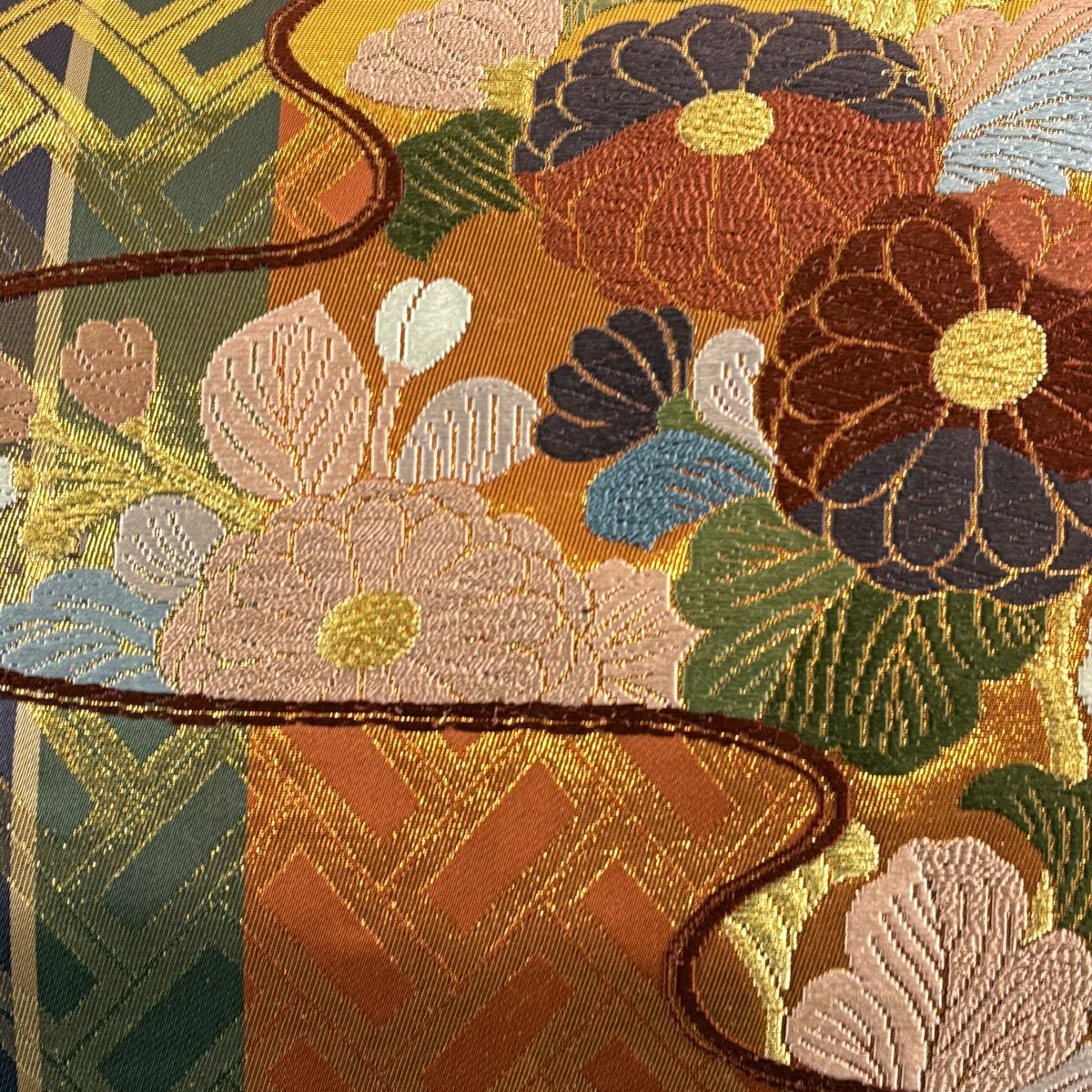 【美品】 袋帶 秀品級 ヱ霞 草花紋 唐織 金糸 紅茶 六通 純蠶絲
