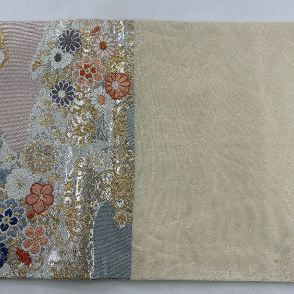 【美品】 袋帶 秀品級 草花紋紋 華紋 金金箔 金絲 灰白 六通 純蠶絲