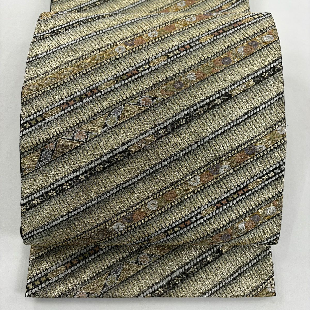 【美品】 袋帶 秀品級 斜取鎧文 小花 金絲 金金箔 金色 六通 純蠶絲
