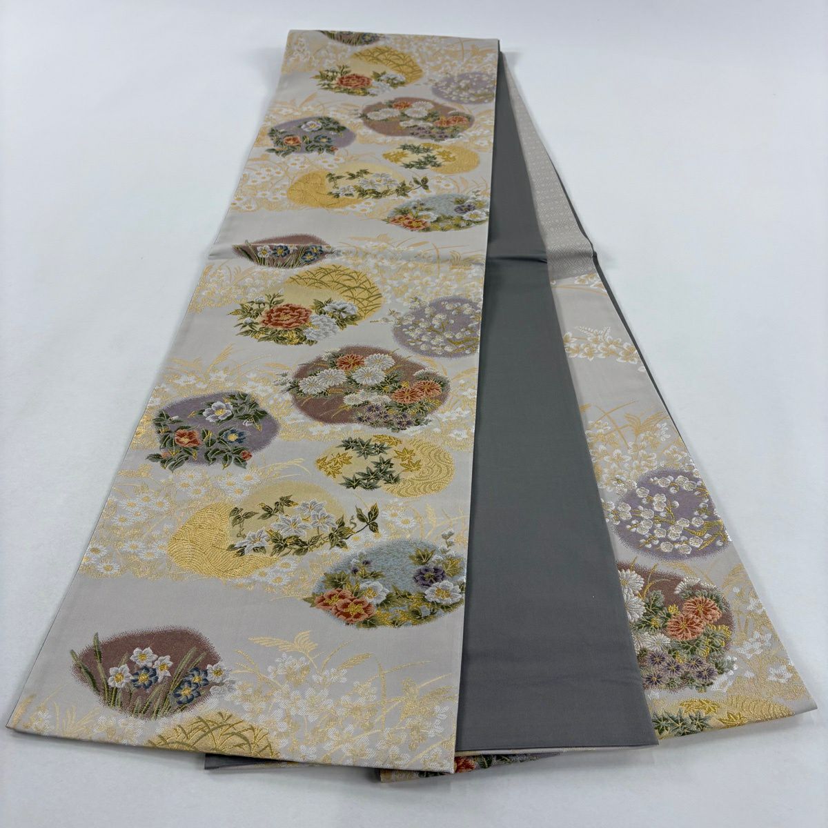 【美品】 袋帶 秀品級 秋草 金糸 金金箔 灰白 六通 純蠶絲