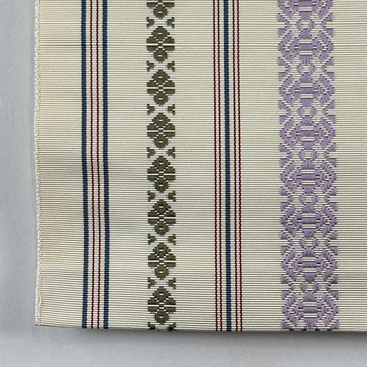 【美品】名古屋帶 逸品級 證書附帶 博多織 松樹葉仕立 八寸名古屋帶 献上圖案 米色 純蠶絲
