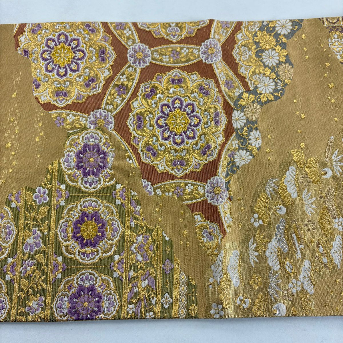 【美品】 袋帶 逸品級 じゅらく 落款あり じゅらく帝王紫 華紋 松樹竹子梅花 金銀彩 金金箔 薄黃土色 六通 純蠶絲