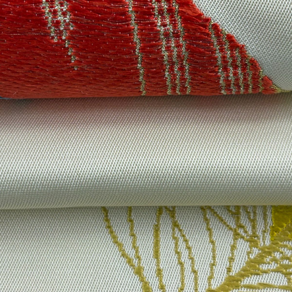 袋帶 逸品級 龍村平蔵 落款 玉的彩羽錦 關西仕立 雛草花紋 金銀彩 刺繡 奶油 六通 純蠶絲