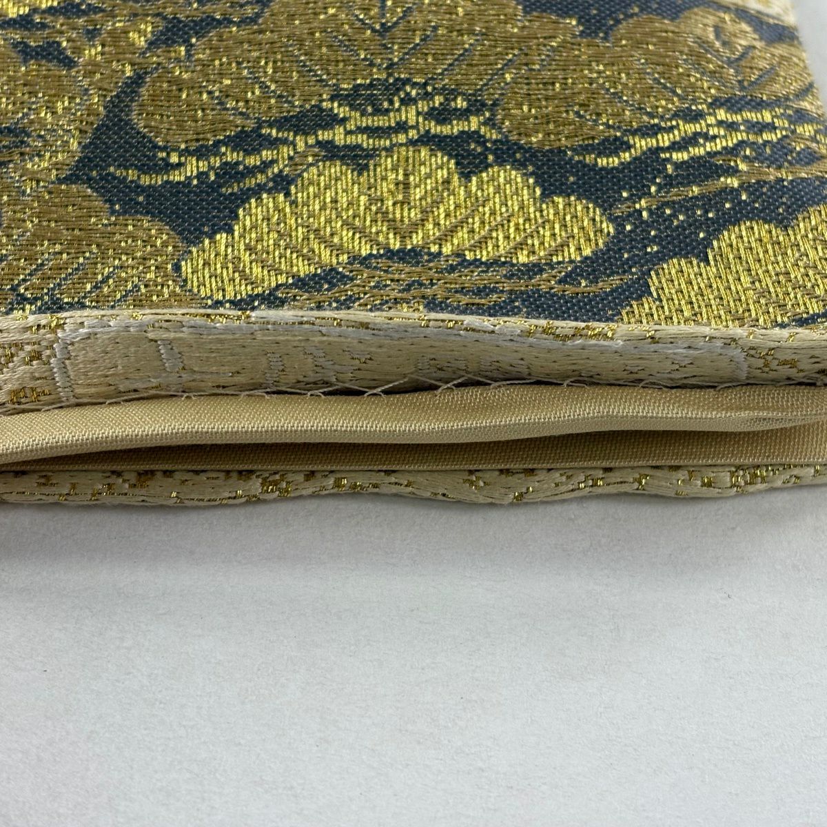 【美品】 袋帶 秀品級 落款あり 萩 有職文樣 金絲 金金箔 奶油 六通 純蠶絲