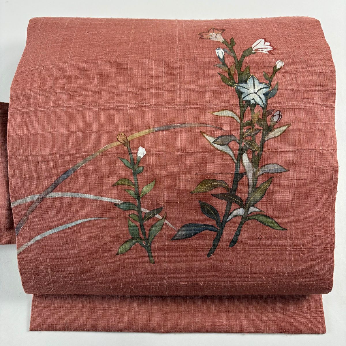 【美品】名古屋帶 秀品級 紬織織 草花紋紋 金彩裝飾 茜 純蠶絲