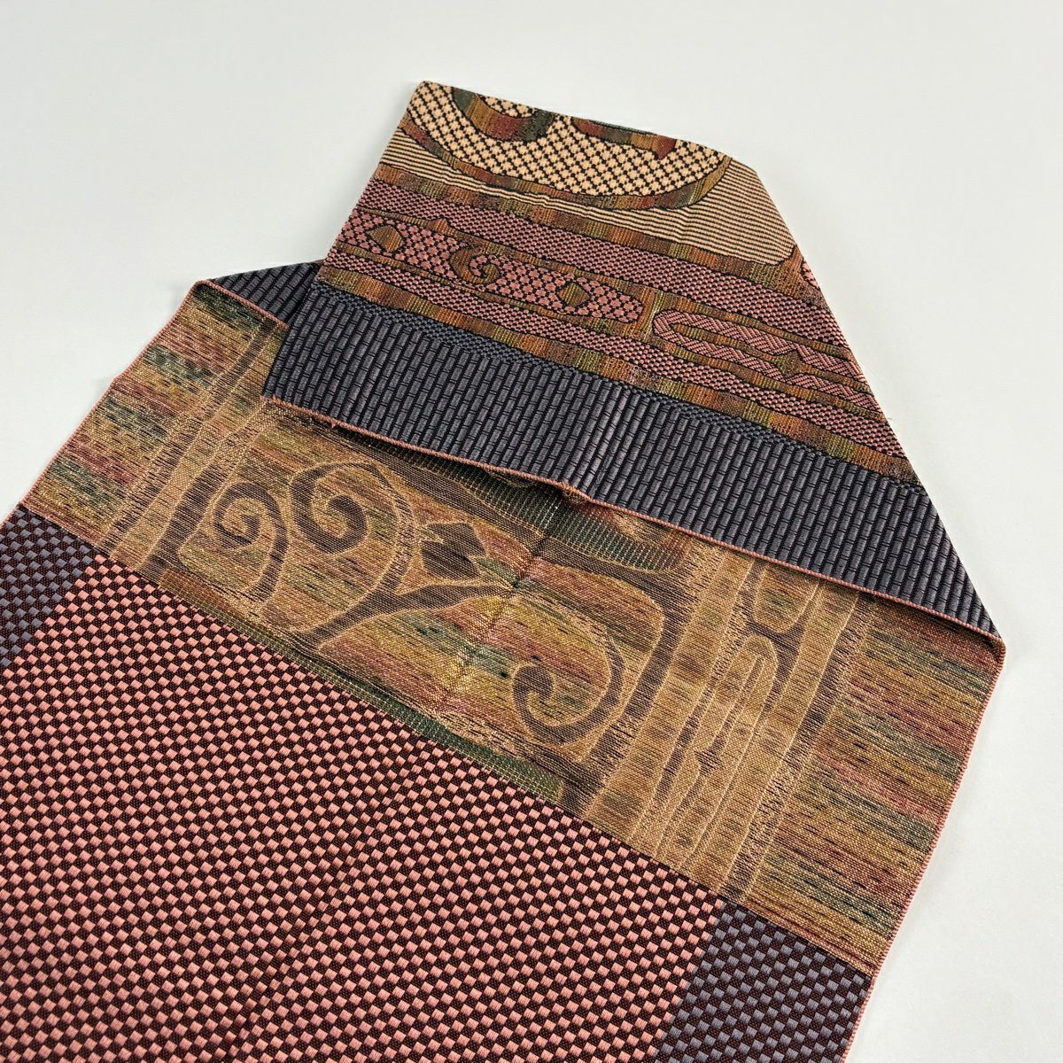 【美品】 名古屋帶 秀品級 八寸名古屋帶 松樹葉仕立 幾何學 金金箔 紅茶 純蠶絲