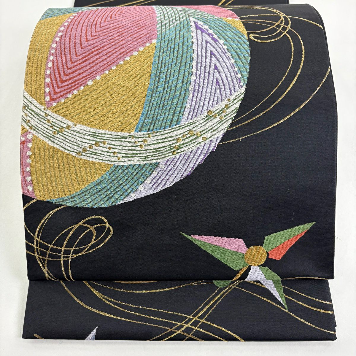 【美品】 袋帶 秀品級 鞠 刺繡 金銀彩 黑 お太鼓柄 純蠶絲