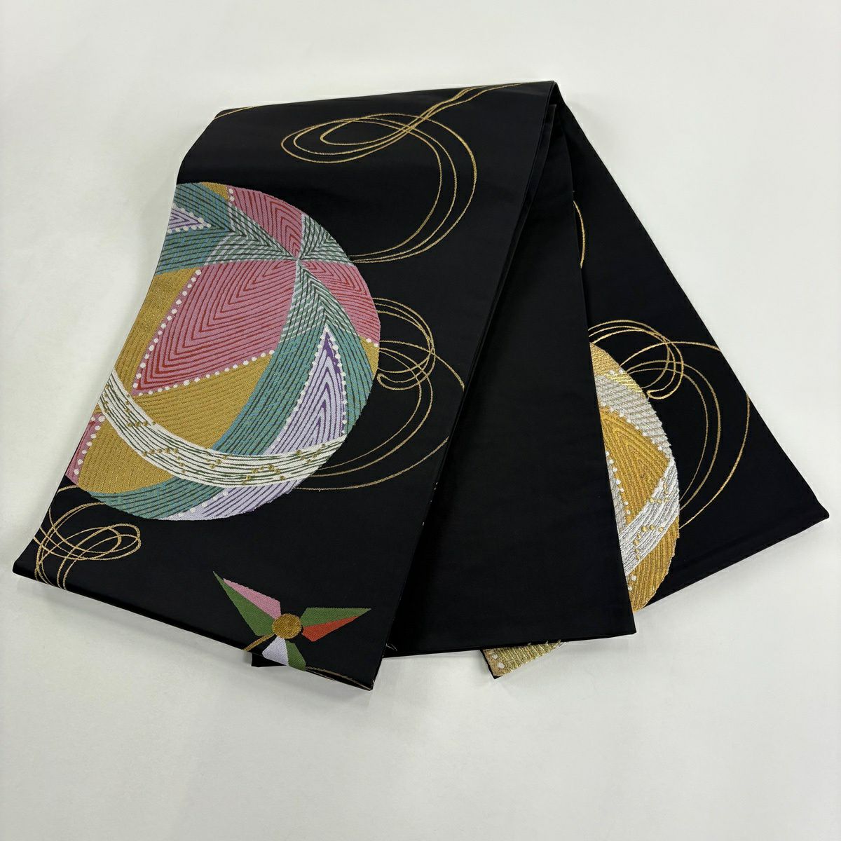 【美品】 袋帶 秀品級 鞠 刺繡 金銀彩 黑 お太鼓柄 純蠶絲
