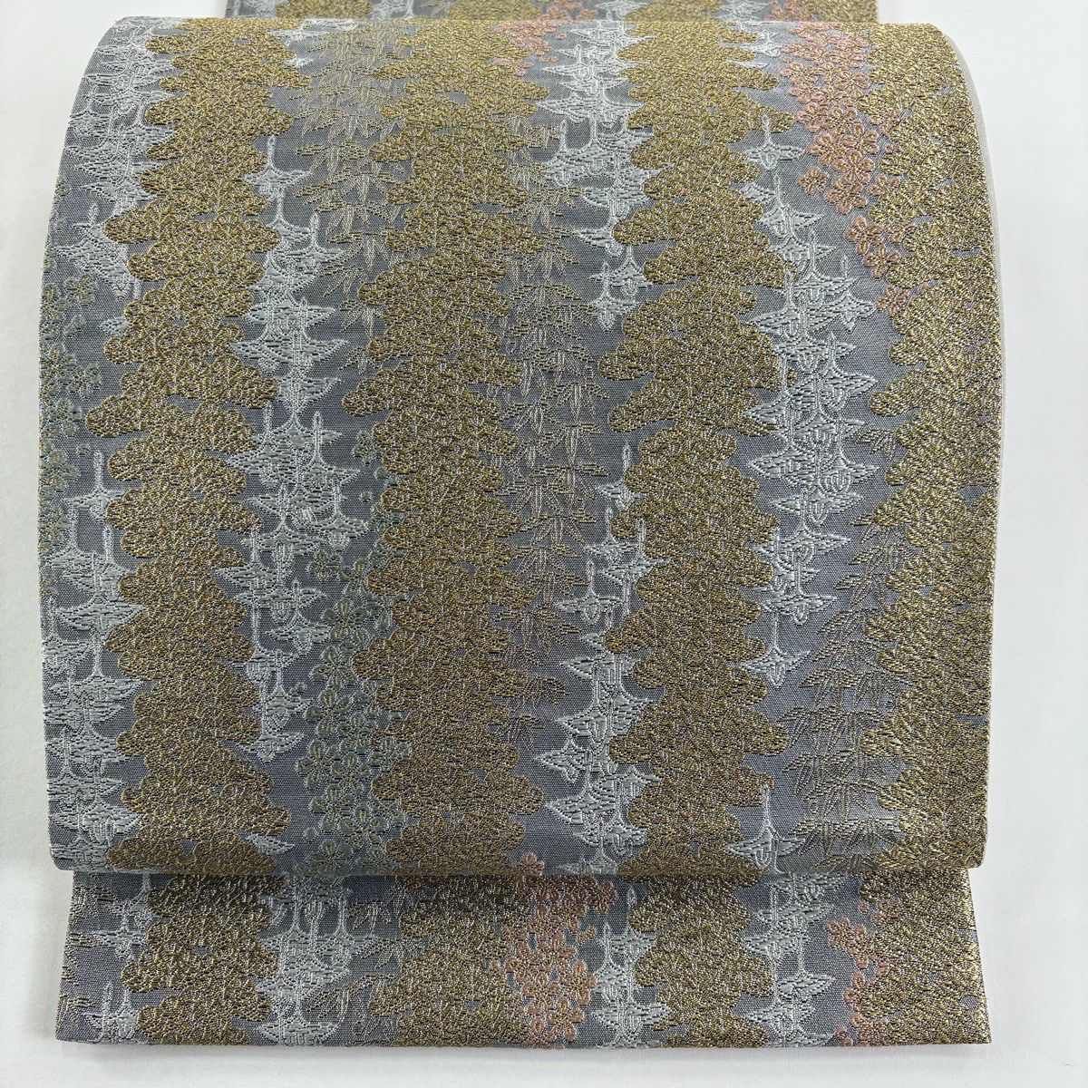 【美品】 袋帶 秀品級 献上仙鶴松樹竹子梅花 松樹竹子梅花 仙鶴 金銀彩 灰色 六通 純蠶絲