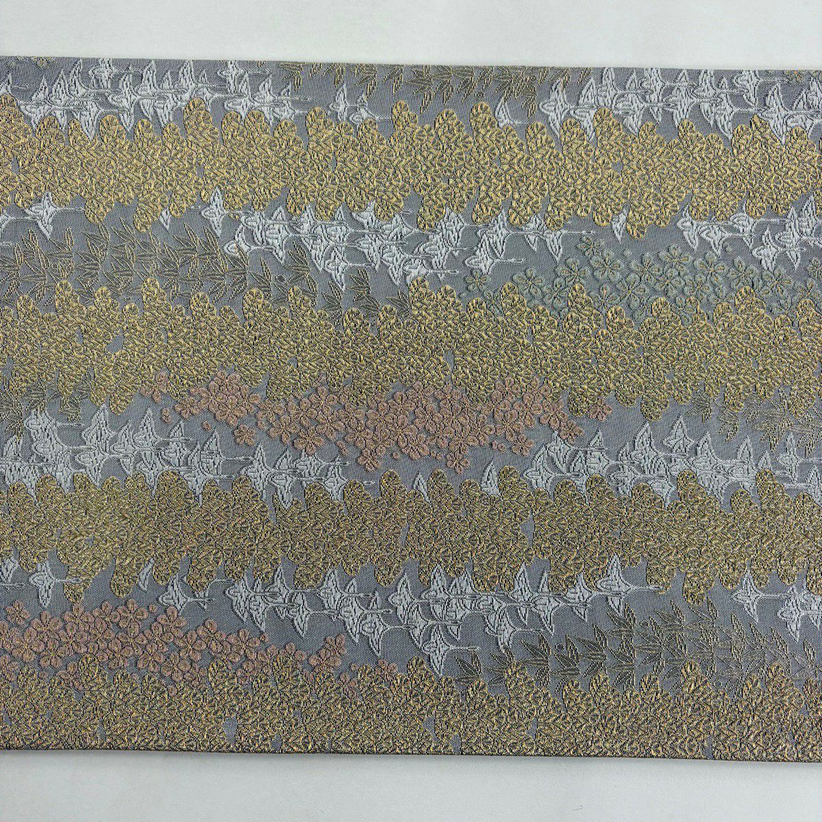【美品】 袋帶 秀品級 献上仙鶴松樹竹子梅花 松樹竹子梅花 仙鶴 金銀彩 灰色 六通 純蠶絲
