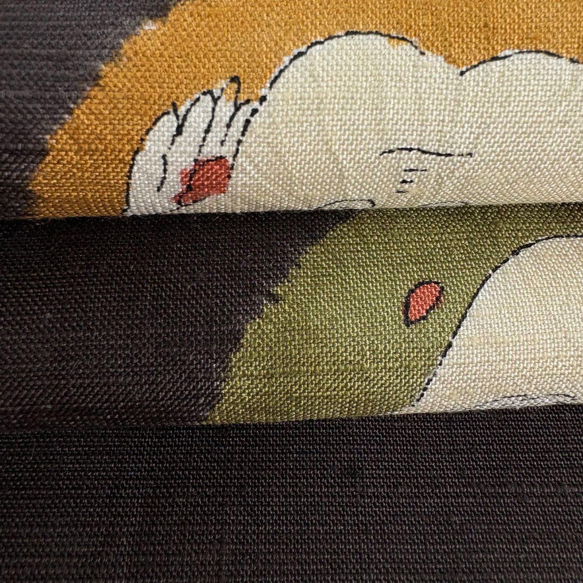 【美品】 名古屋帶 逸品級 青柳 落款あり 証紙あり 奇翠 手座繰り 紅城紬織 草木染 山さくら 紬織織 本音的三猿 絞染 焦茶 純蠶絲