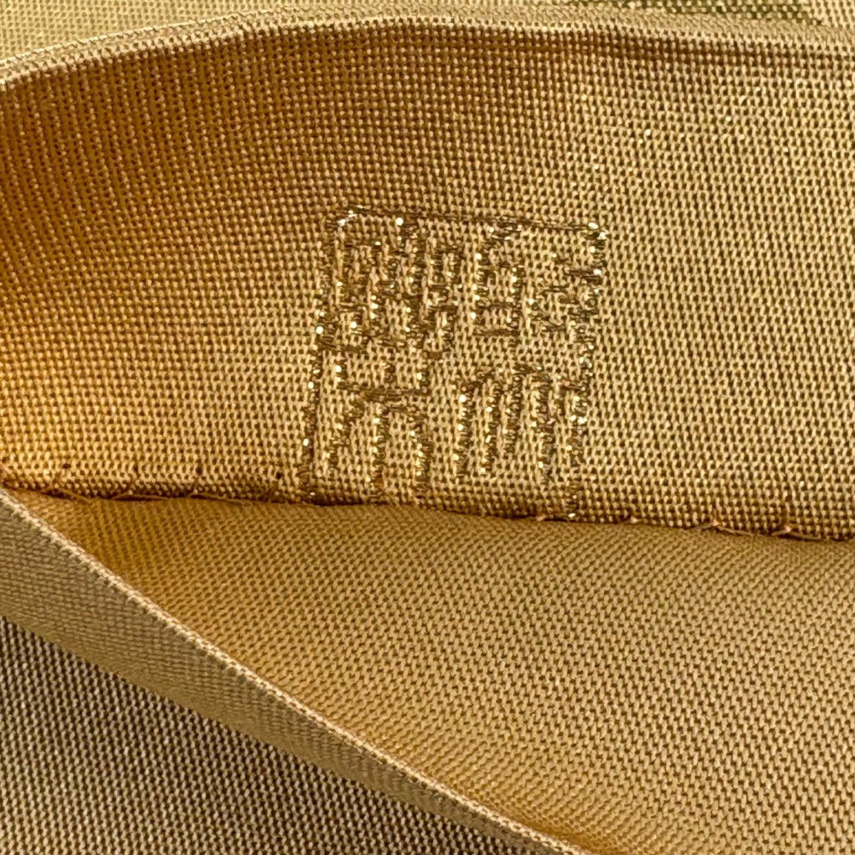 【美品】 袋帶 逸品級 じゅらく 落款あり じゅらく帝王紫 圓文 草花紋紋 金銀彩 金金箔 淺黃土色 大鼓圖案 純蠶絲