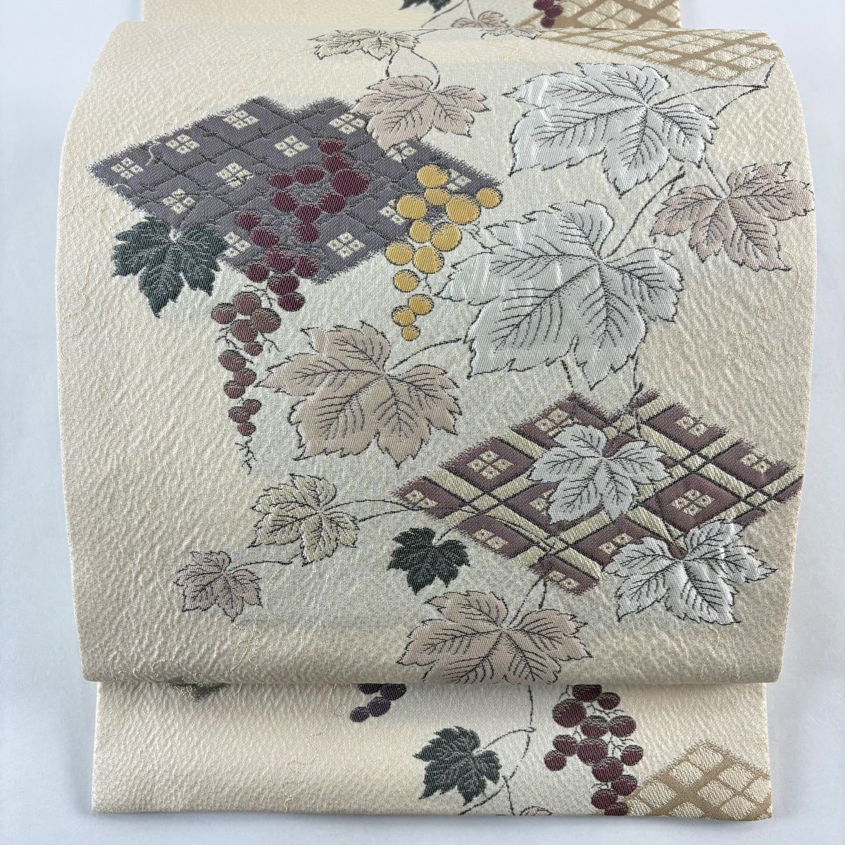 【美品】 袋帶 名品級 葡萄 菱 縮緬 米色 六通 純蠶絲