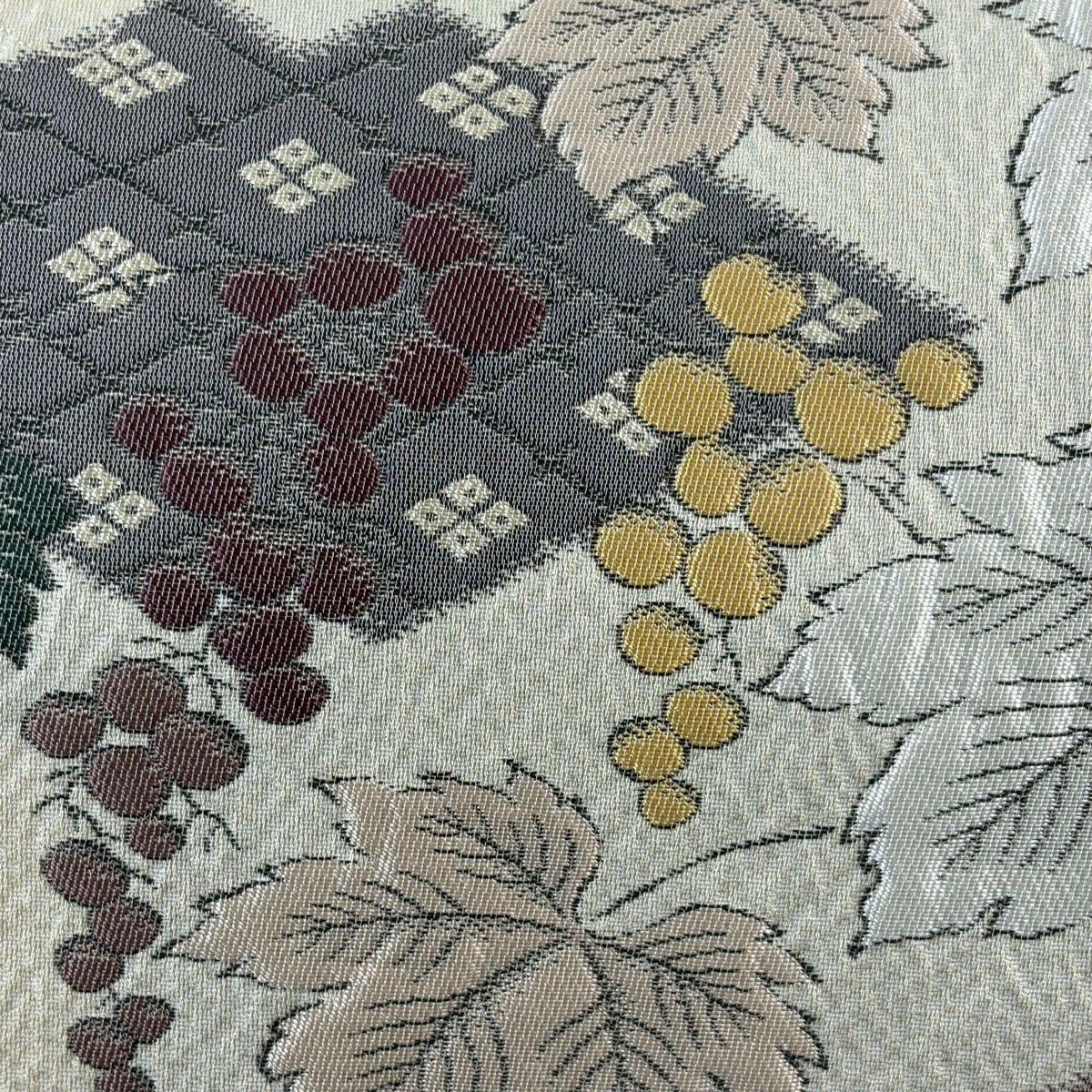 【美品】 袋帶 名品級 葡萄 菱 縮緬 米色 六通 純蠶絲