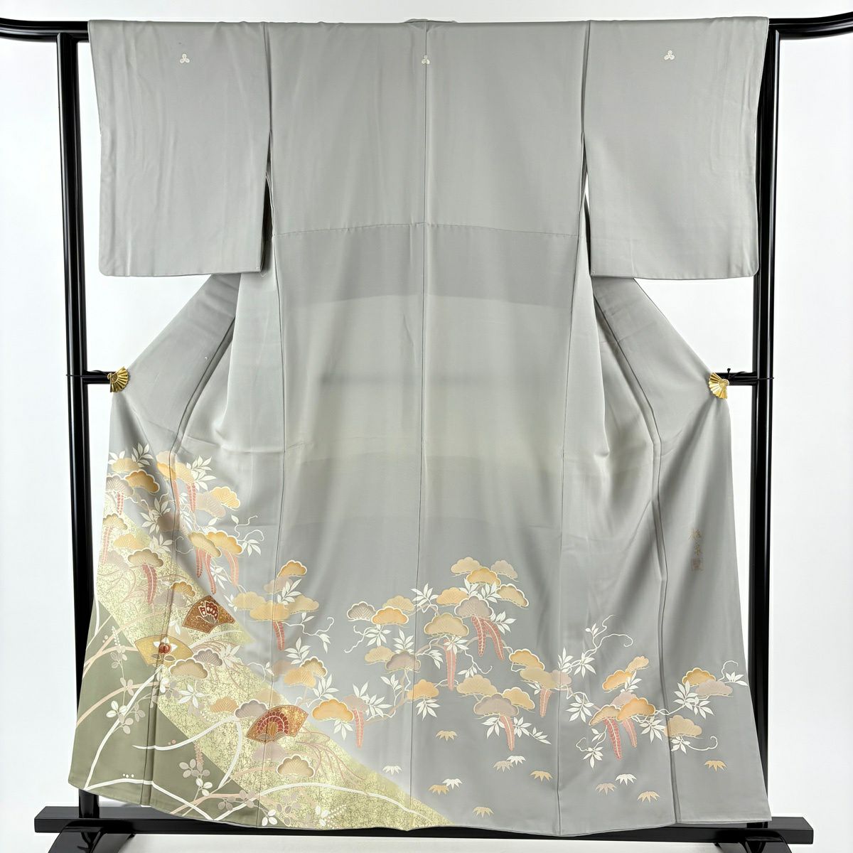 色留袖禮服 身長156.5cm 袖長62cm S 雙層 落款あり 松樹 扇子面 金銀彩 漸層 灰 純蠶絲 秀品級 三つ紋