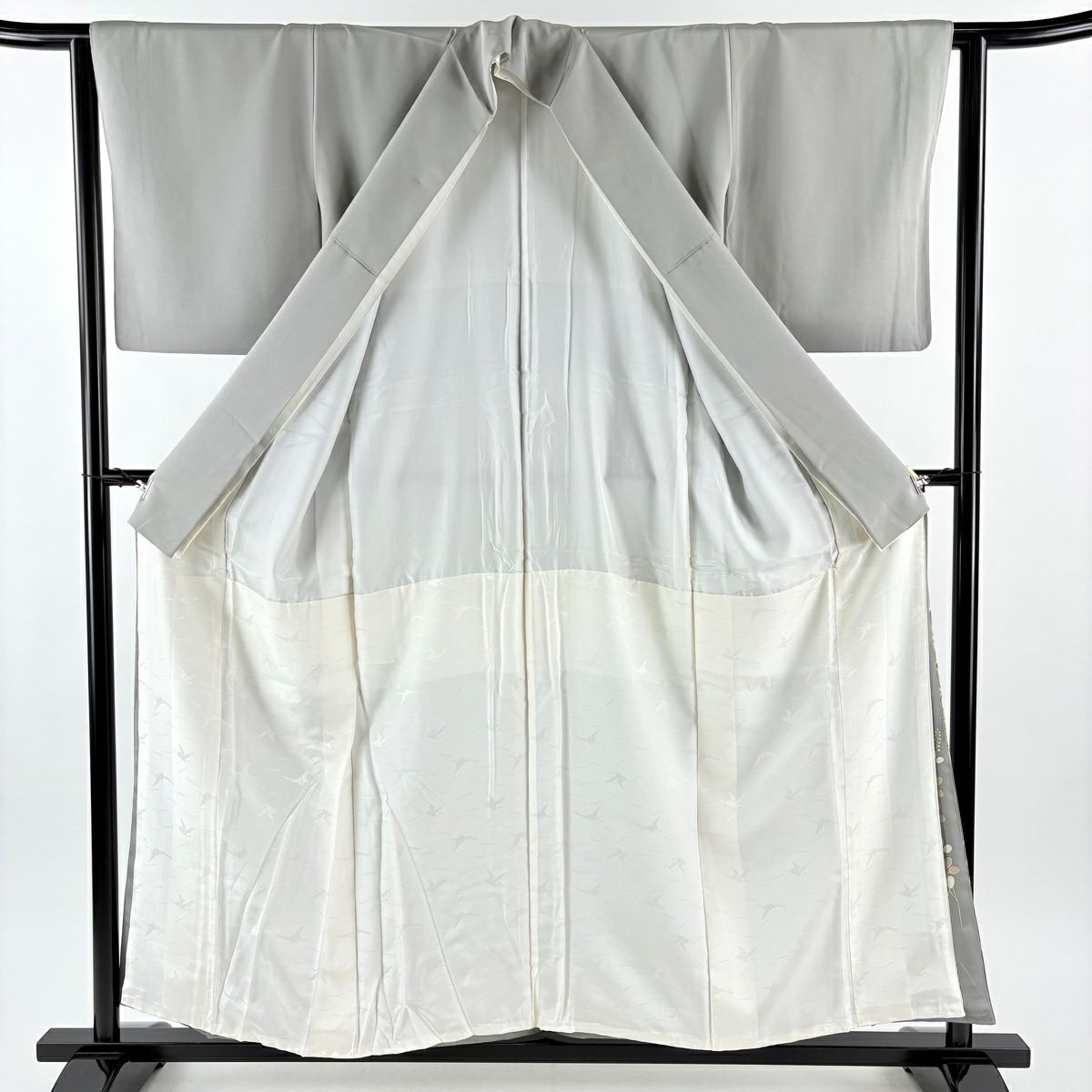 色留袖禮服 身長156.5cm 袖長62cm S 雙層 落款あり 松樹 扇子面 金銀彩 漸層 灰 純蠶絲 秀品級 三つ紋
