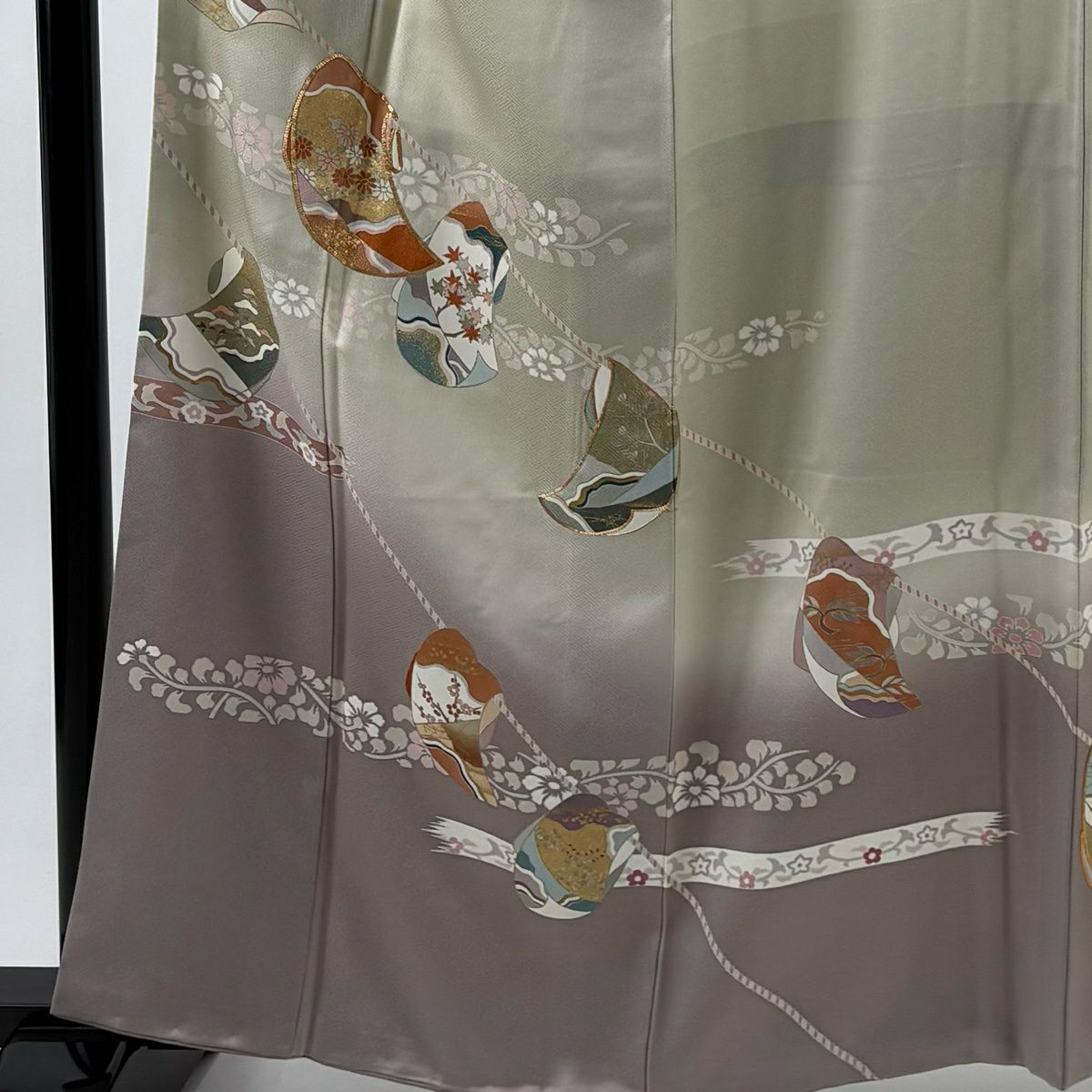 色留袖禮服 身長160.5cm 袖長64.5cm M 雙層 誰が袖 草花紋紋 金絲 金銀彩 淺綠 純蠶絲 優品級 一つ紋