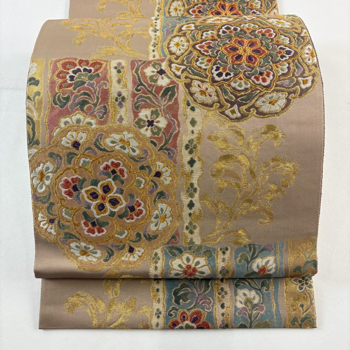 【美品】 袋帶 秀品級 市松樹天平華紋 金糸 金金箔 薄茶 六通 純蠶絲