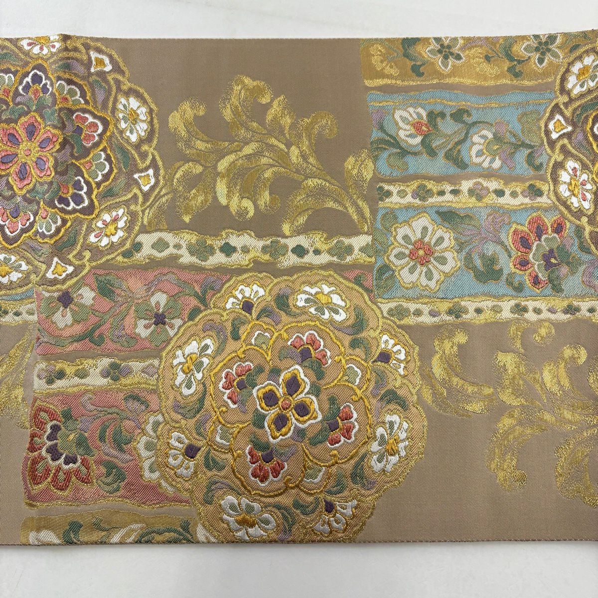 【美品】 袋帶 秀品級 市松樹天平華紋 金糸 金金箔 薄茶 六通 純蠶絲