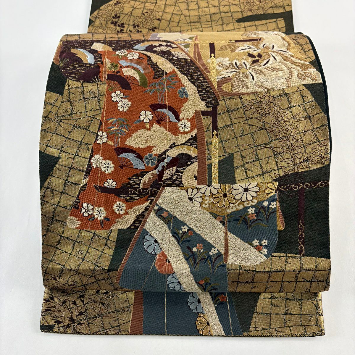 【美品】 袋帶 秀品級 關西仕立 草花紋 扇子子 刺繡 金金箔 黑色 お太鼓圖案 純蠶絲