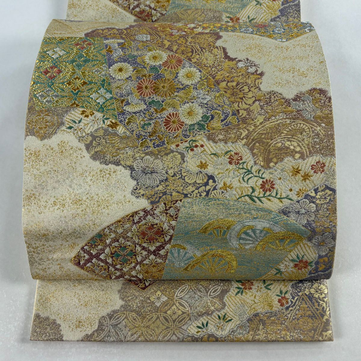 【美品】 袋帶 秀品級 落款あり 豊田宏一 經卷地紙流文 草花紋 金銀彩 刺繡 米色 六通 純蠶絲