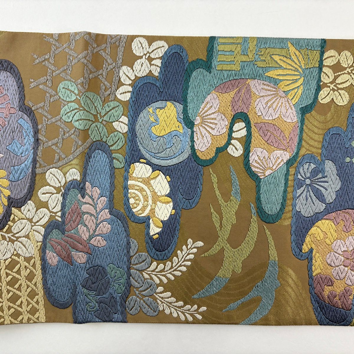 【美品】 袋帶 名品級 慶雲雁金 草花紋 流水 唐織 金金箔 黃土 深色 六通 純蠶絲