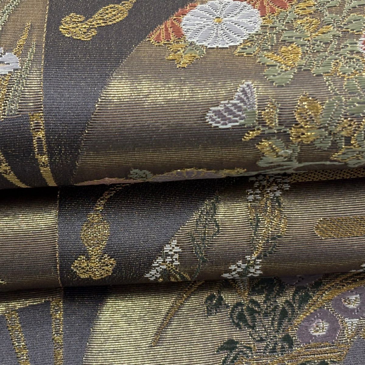 【美品】 袋帶 名品級 扇子 草花紋 金糸 金金箔 灰紫 六通 純蠶絲