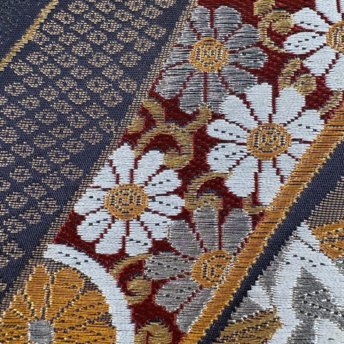 【美品】 袋帶 秀品級 線卷 草花紋紋 唐織 金金箔 金色 六通 純蠶絲