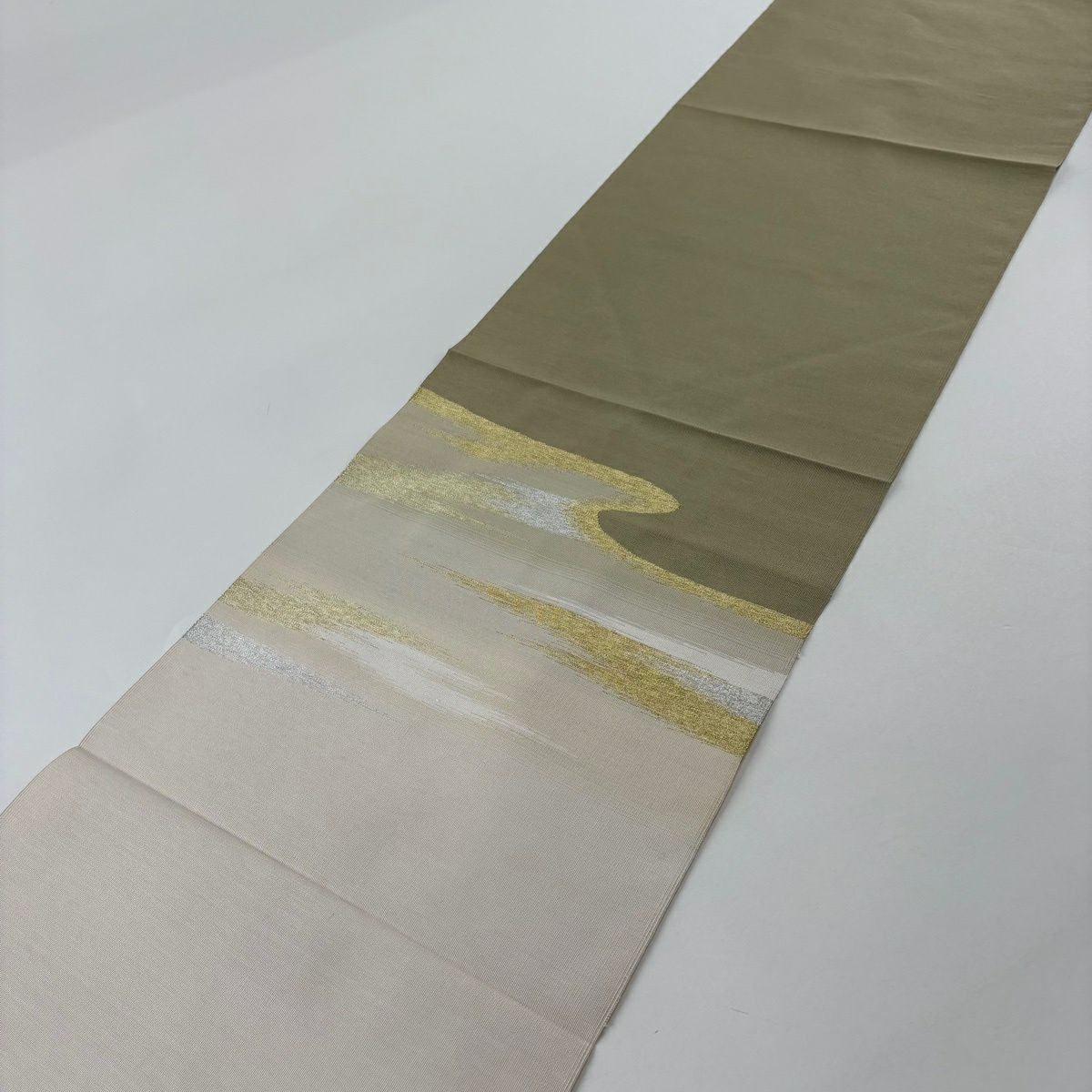 【美品】 名古屋帶 秀品級 八寸名古屋帶 松樹葉仕立 紗 金銀彩 米色 純蠶絲