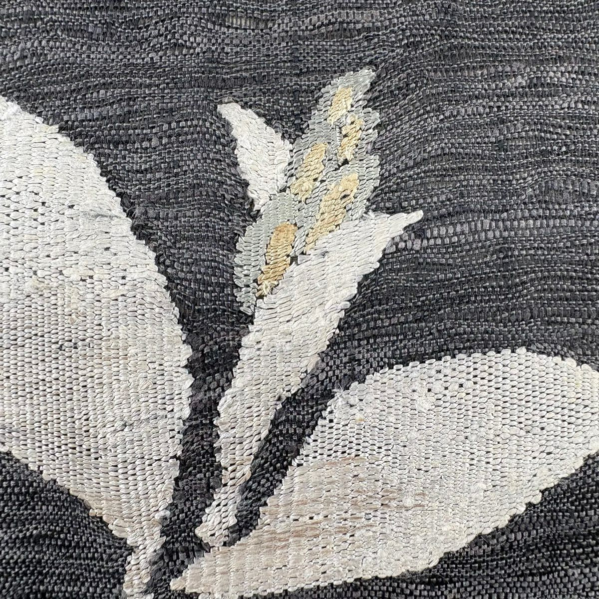 【美品】 袋帶 秀品級 草花紋紋 波 墨色 お太鼓柄 純蠶絲