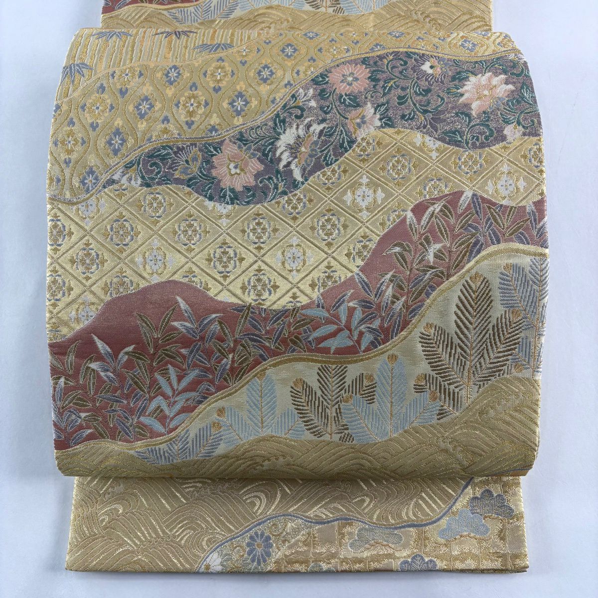 【美品】 袋帶 秀品級 花唐草紋 松樹葉 金絲 金金箔 金色 六通 純蠶絲