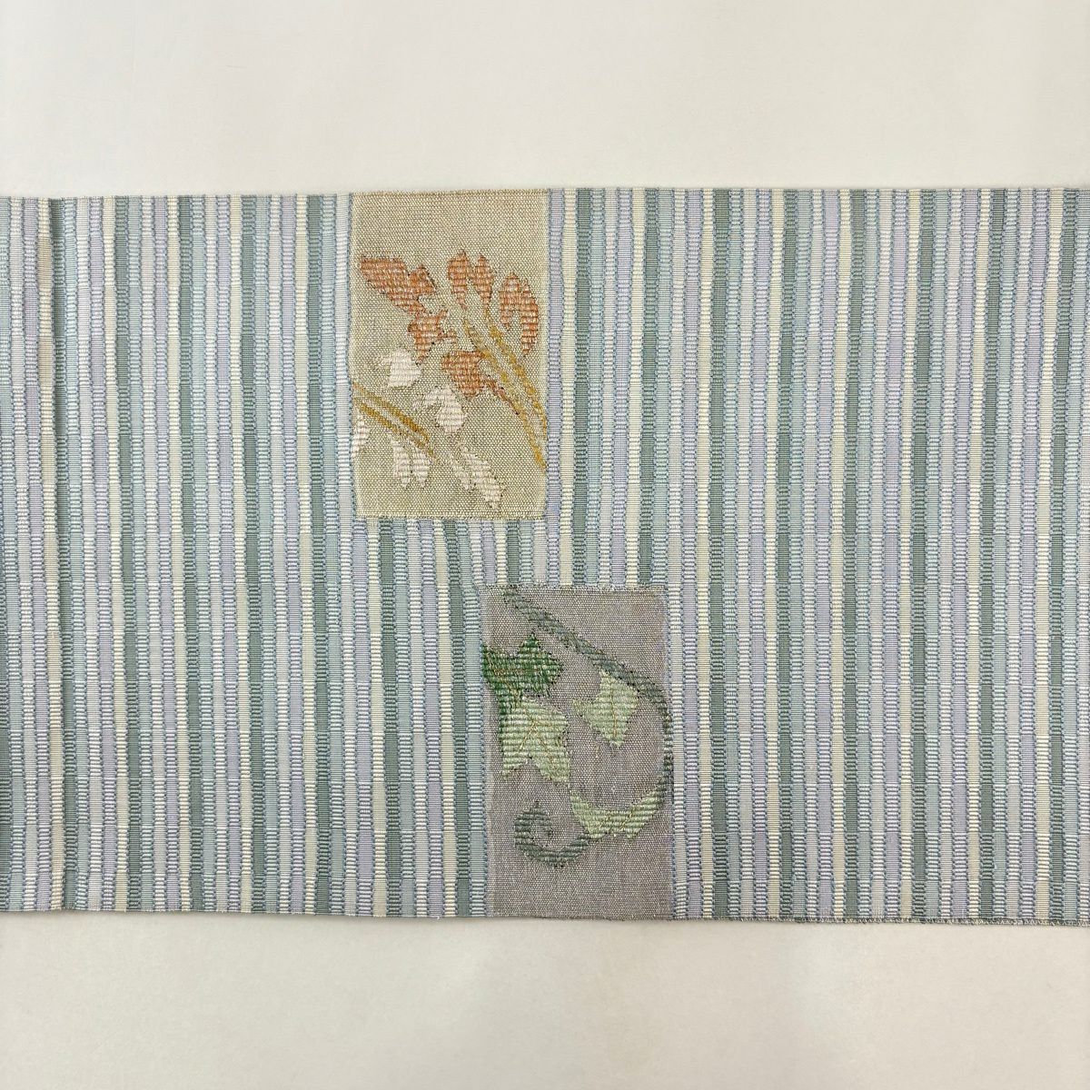 【美品】 名古屋帶 秀品級 松樹葉仕立 八寸名古屋帶 縞葉紋 金銀彩 灰綠 純蠶絲