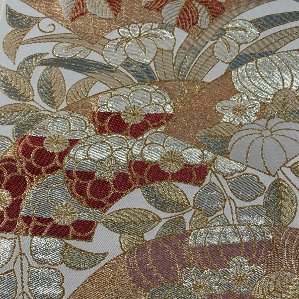 【美品】 袋帶 逸品級 川島織物 落款あり 扇子面 草花紋 金糸 金金箔 奶油 六通 純蠶絲