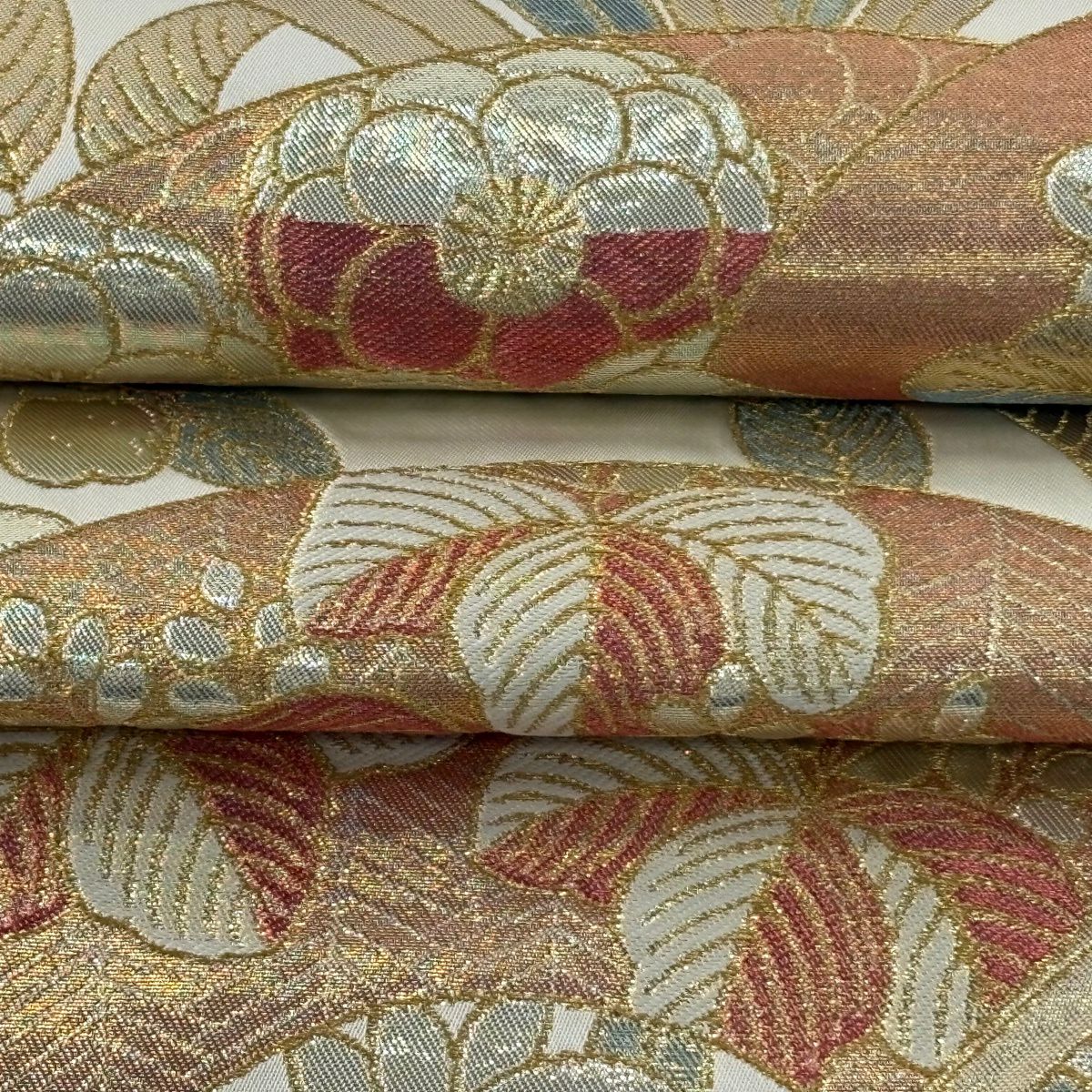 【美品】 袋帶 逸品級 川島織物 落款あり 扇子面 草花紋 金糸 金金箔 奶油 六通 純蠶絲