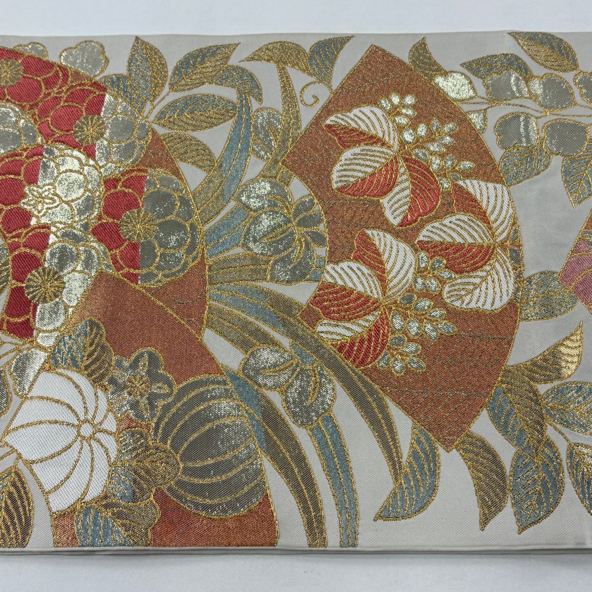 【美品】 袋帶 逸品級 川島織物 落款あり 扇子面 草花紋 金糸 金金箔 奶油 六通 純蠶絲