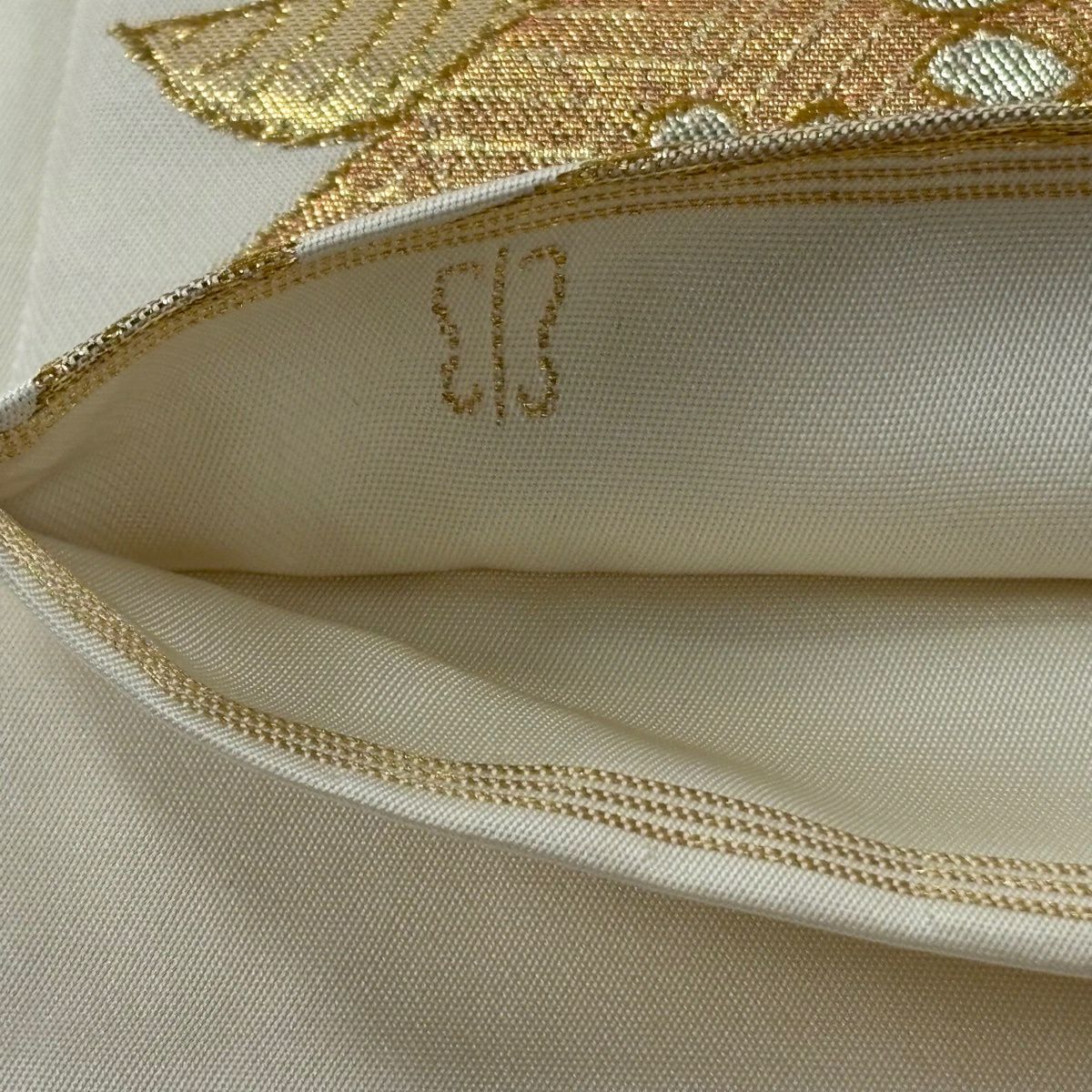 【美品】 袋帶 逸品級 川島織物 落款あり 扇子面 草花紋 金糸 金金箔 奶油 六通 純蠶絲