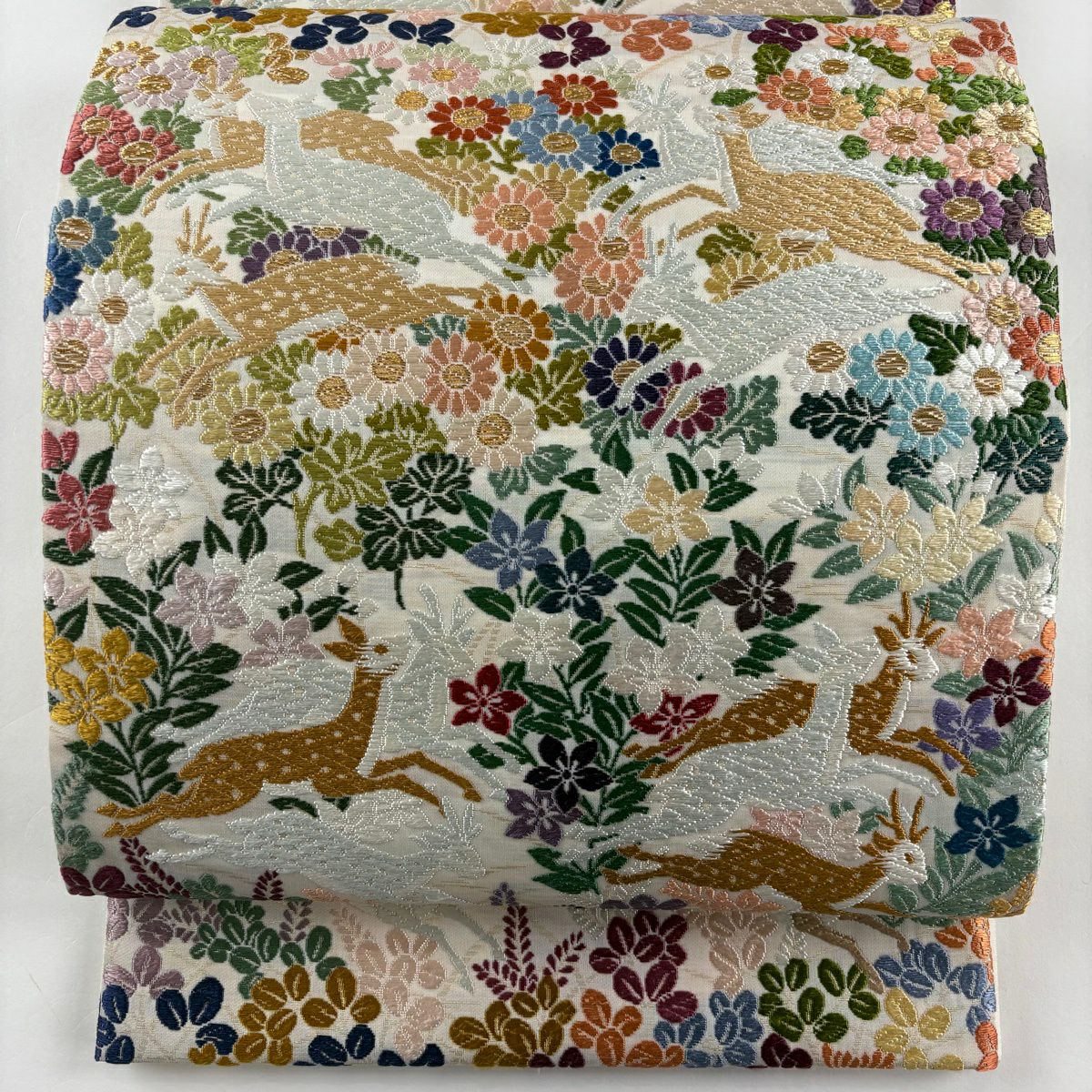 【美品】 袋帶 逸品級 遊鹿草花紋紋 唐織 金絲 灰白 六通 純蠶絲