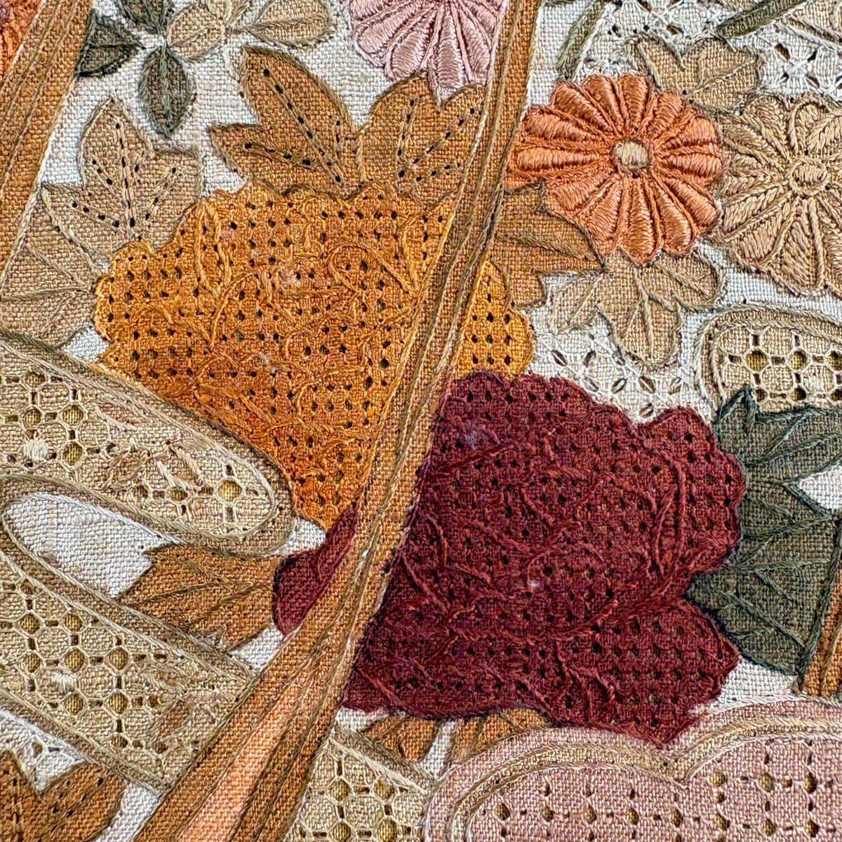 【美品】 袋帶 秀品級 紬織織 幾帳 草花紋刺繡 小豆 紅色 お太鼓圖案 純蠶絲