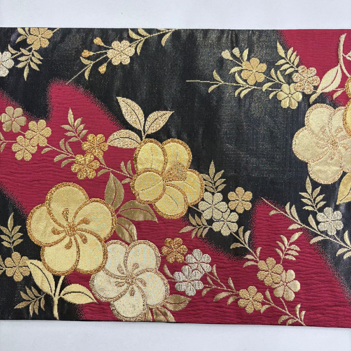 【美品】 袋帶 秀品級 椿 ねじ梅花 金金箔 紅 六通 純蠶絲
