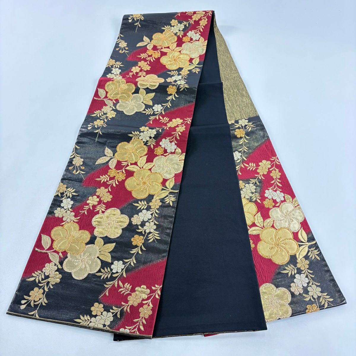 【美品】 袋帶 秀品級 椿 ねじ梅花 金金箔 紅 六通 純蠶絲