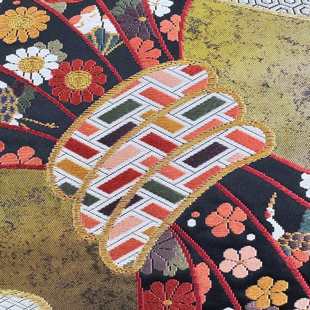 【美品】 袋帶 秀品級 關西仕立 雜束熨斗紋 花鳥 刺繡 金銀彩 金色 六通 純蠶絲