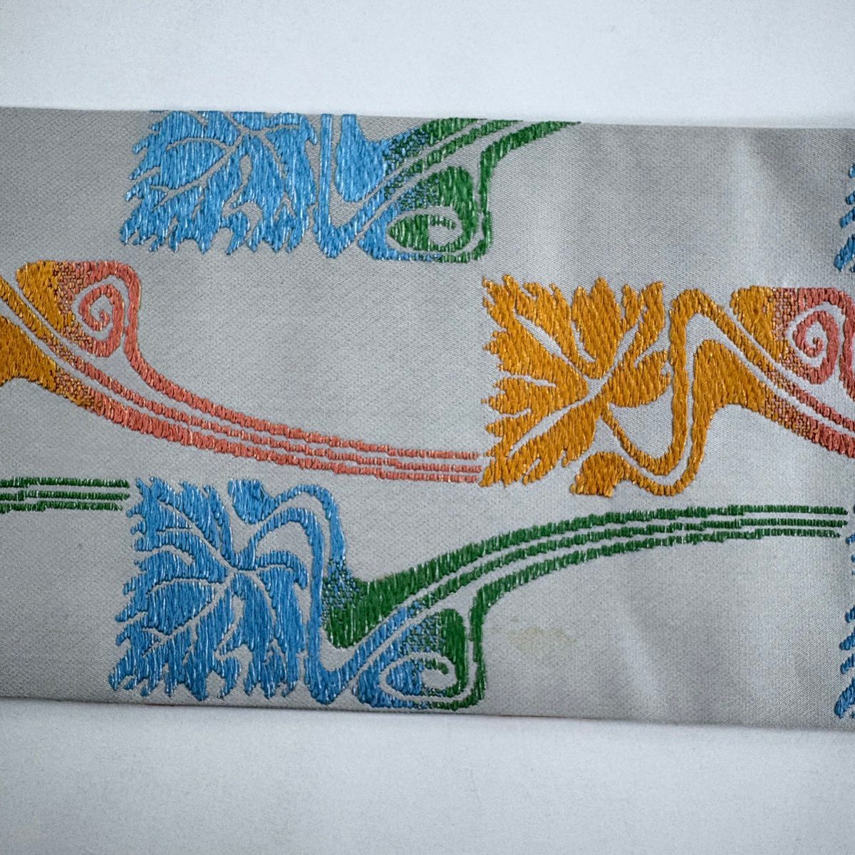 名古屋帶 秀品級 草花紋刺繡 金銀彩 灰色 純蠶絲