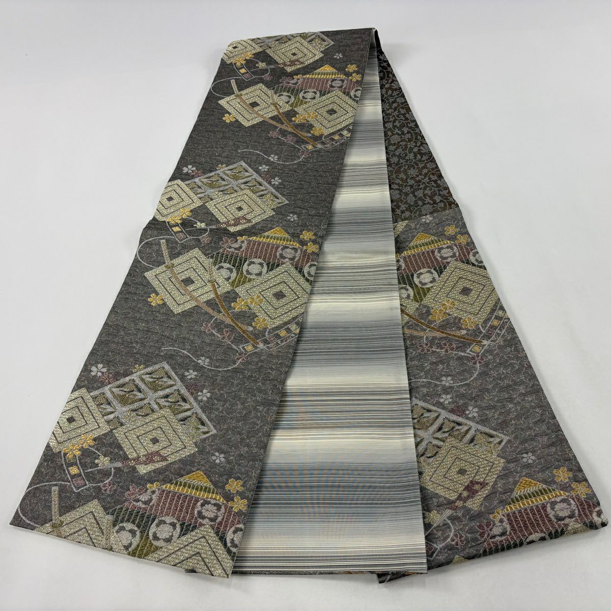 【美品】 袋帶 秀品級 刀 入子菱 金銀糸 灰 深藍 六通 純蠶絲