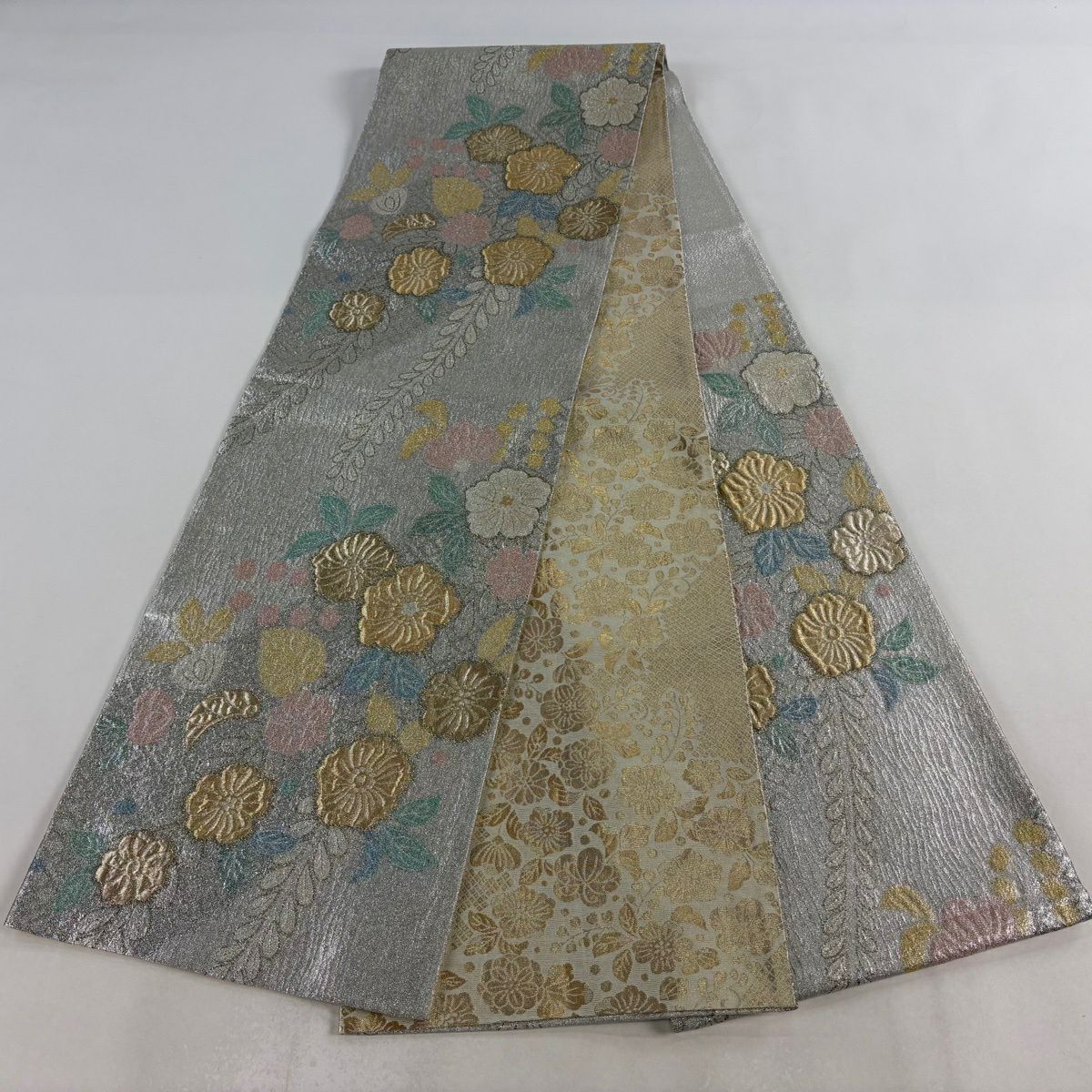 【美品】 袋帶 秀品級 草花紋 藤 金金箔 銀 六通 純蠶絲