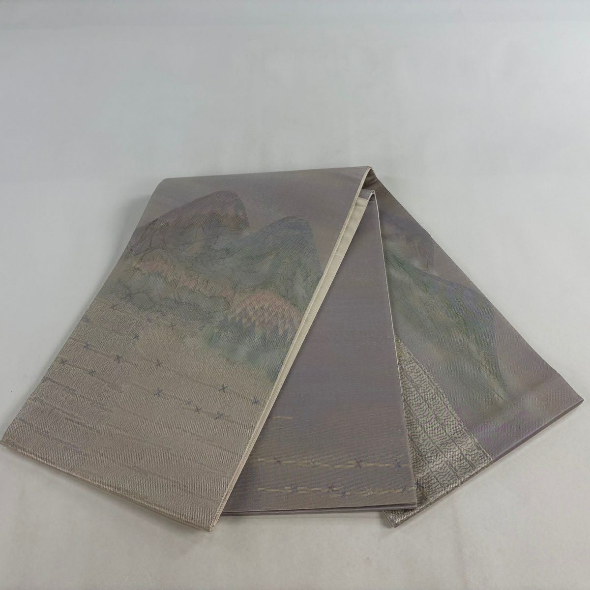 【美品】 袋帶 秀品級 山並 樹木 金金箔 灰紫 お太鼓圖案 純蠶絲