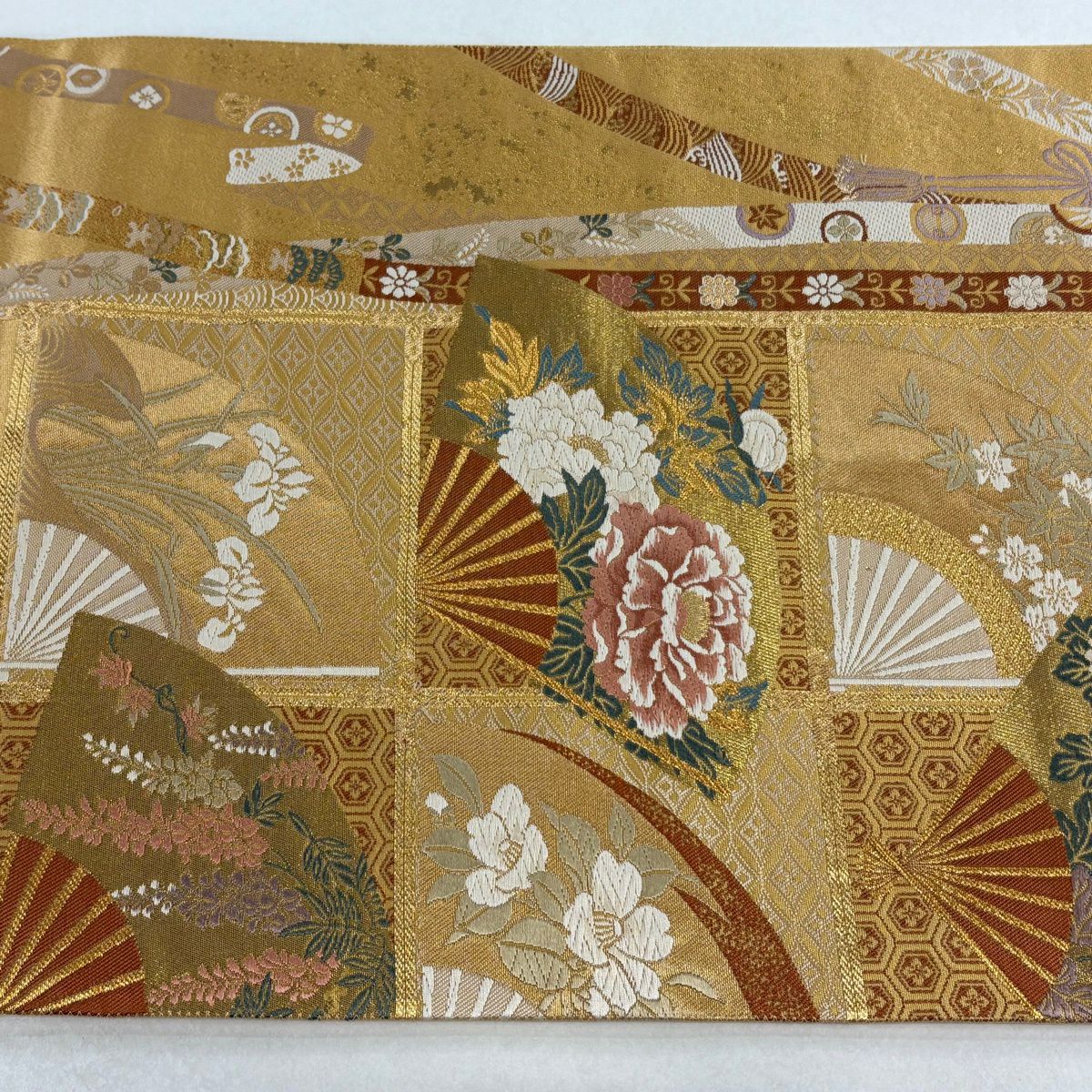 【美品】 袋帶 秀品級 扇子 草花紋 金金箔 金絲 金色 六通 純蠶絲