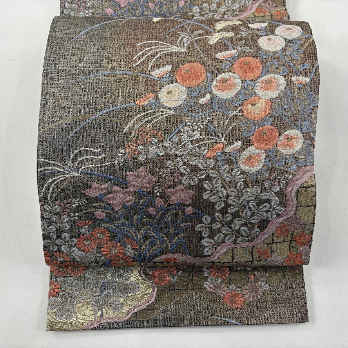 【美品】 袋帶 秀品級 萬壽菊花 草花紋 金絲 灰色 六通 純蠶絲
